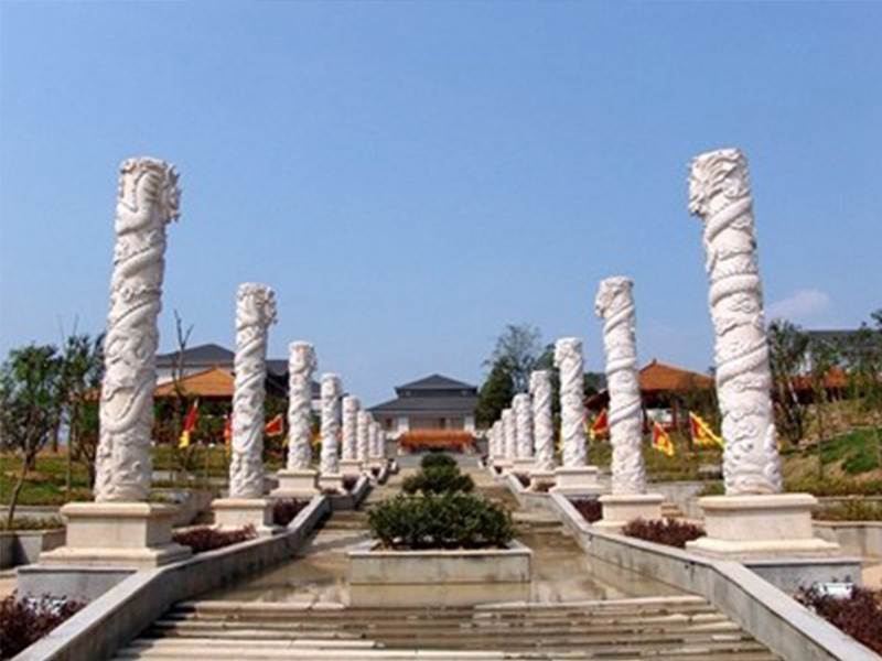 石雕龙柱